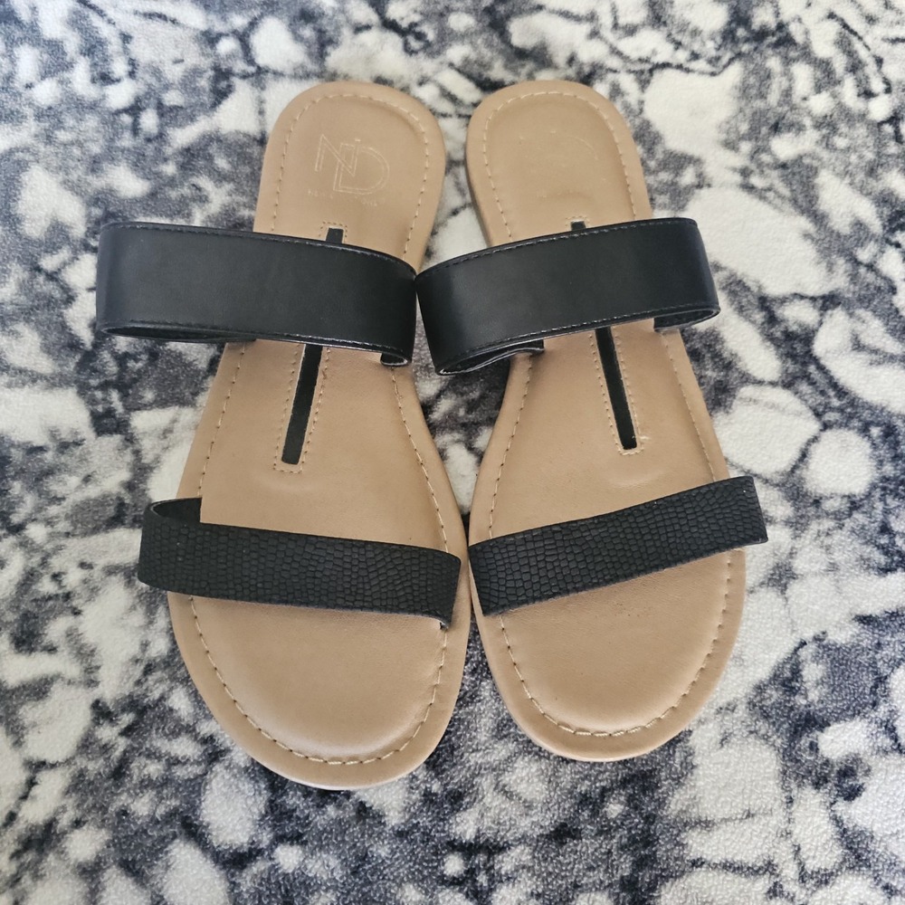 New Directions Flats Women 7 Black Sandles Open‎ Towed Catie
